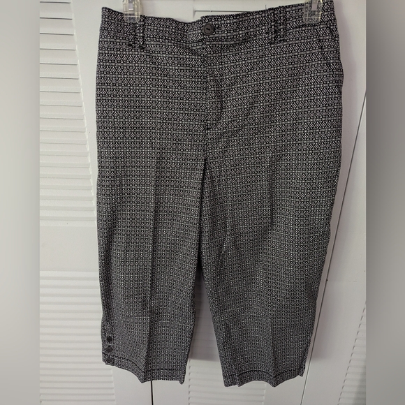 Women's Capri Pants - Picture 1 of 7